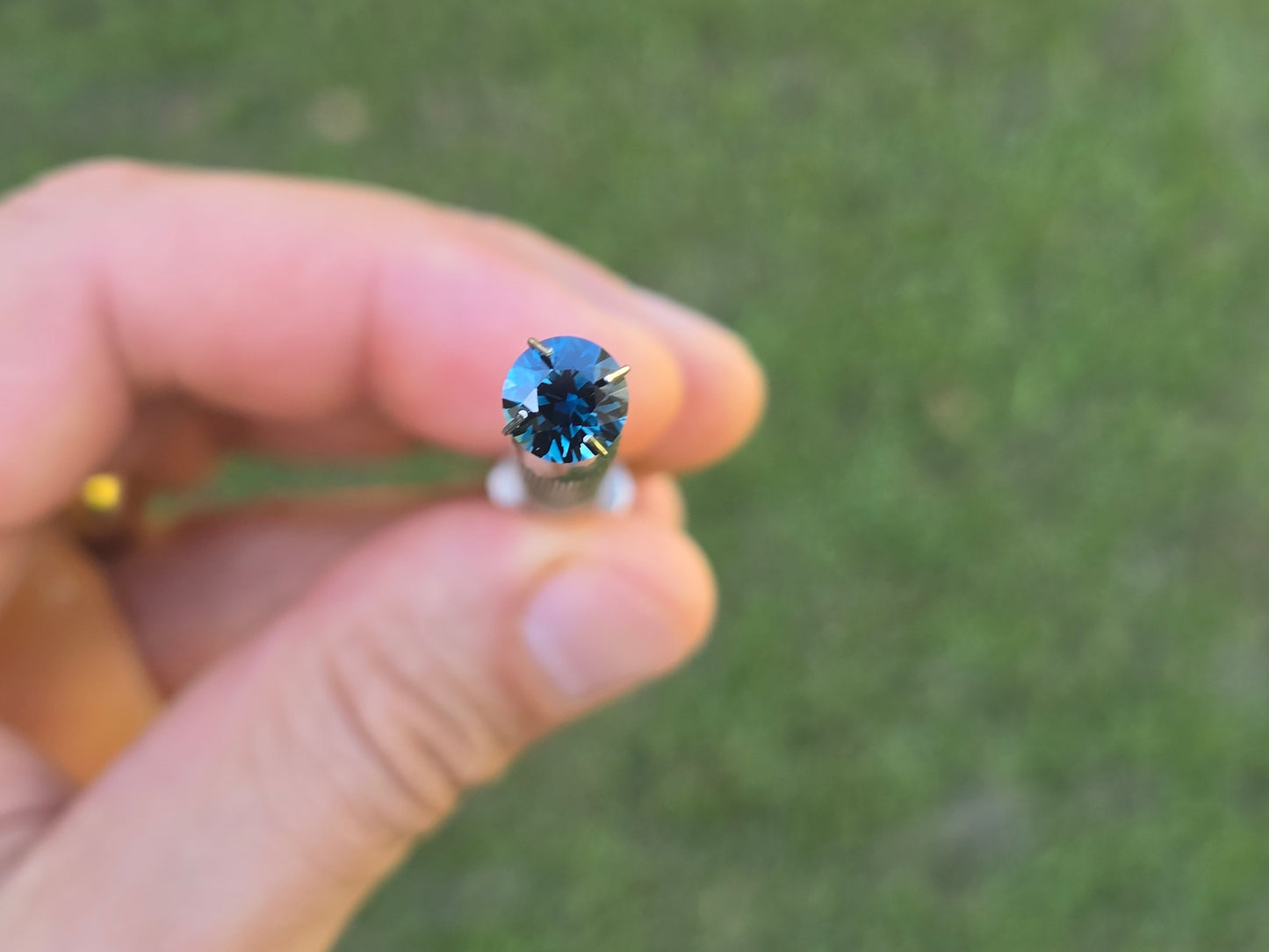 Unheated Round Blue Sapphire  cut 1.6ct